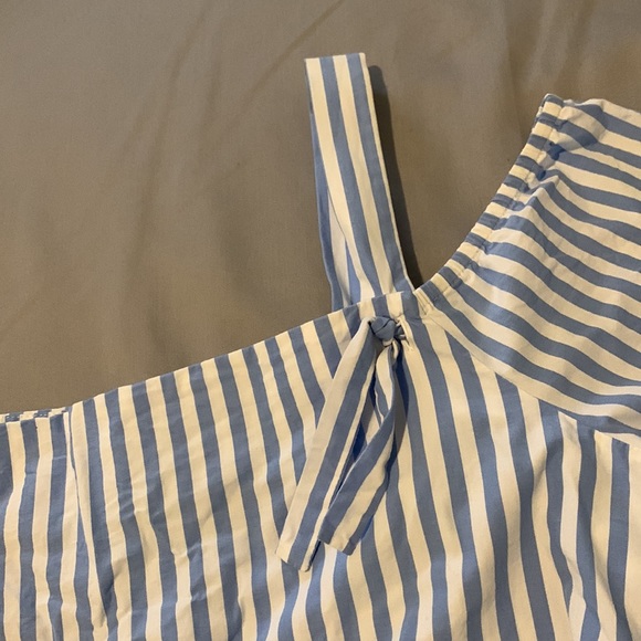 EUC crown and Ivy size XL blue and white cold shoulder shirt 100% cotton. - Picture 3 of 3